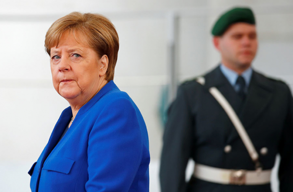 Меркель обсудила с Хафтаром в Берлине ливийский конфликт