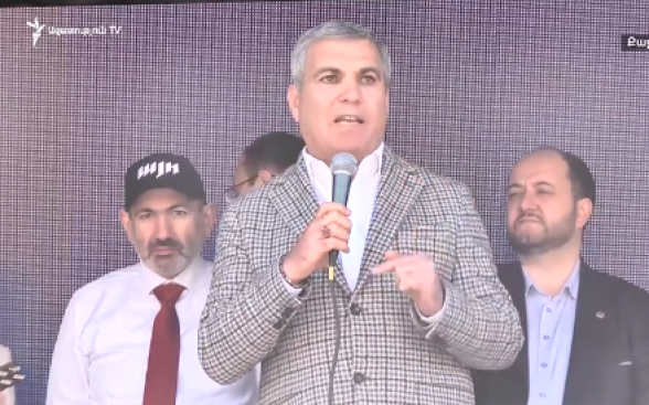 Մարդը հազարավոր մարդկանց աչքերին նայելով ստում է ու չի ամաչում