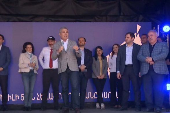 Скоморох – новая роль Арама Саркисяна