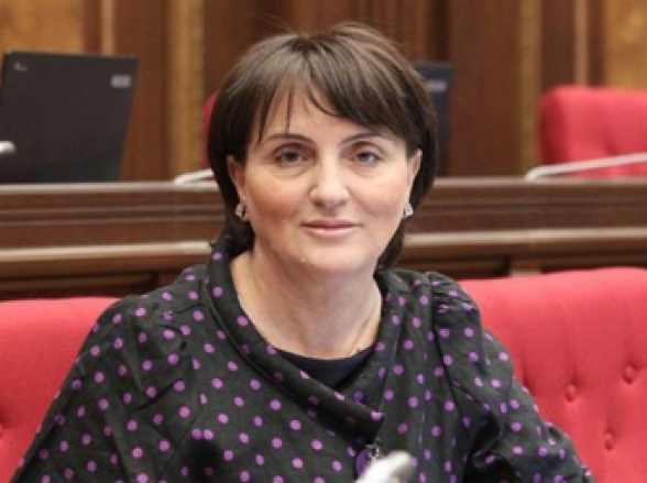 Եկել է լրջանալու պահը, և սրանք անգամ այս պահին ինքնամոռաց հոգեխանգարմունքի մեջ են