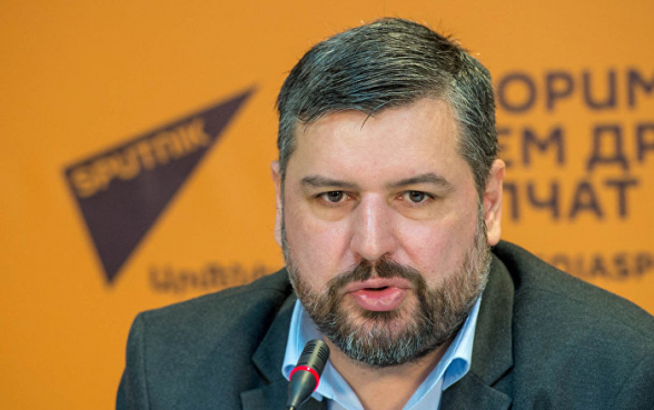 Նիկոլը նորից փորձեց պատասխանատվությունը իշխանություններից և անձամբ իրենից գցել «էջմիածինցի անպատասխանատու վարակակրի» վրա