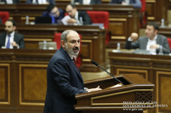 Փաշինյանը համառորեն չի ուզում ընդունել, որ ինքը թերթի խմբագիր չէ, ու հրապարակային ելույթները խմբագրականներ չեն, որ ինչ ուզում է, ասի ու գրի․ «Իրատես»