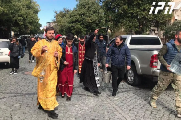 Օրհնության կարգ է կատարվել Բաթումիի փողոցներում՝ կորոնավիրուսը հաղթահարելու համար