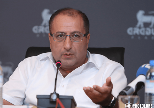 «Գլխիվայր է ամեն ինչ․ Ծուռ հայելիների թագավորություն». Հայկ Ալումյանը հայտարարել է, որ Քոչարյանի գործով նիստի օրը դեռ անհայտ է