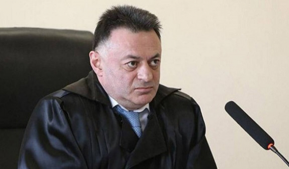 Դավիթ Գրիգորյանի պաշտպանի բողոքի քննությունը կշարունակվի մայիսին. դատավորի պահանջով նիստին ներկա կլինեն նաև ԱԱԾ և ՀՔԾ քննիչները