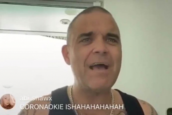 Ռոբի Ուիլյամսն անվճար երգում է տանը՝ ինքնամեկուսացման պայմաններում