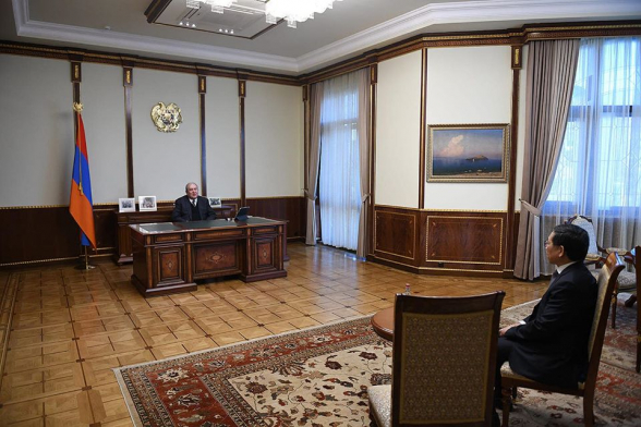 Գիտե՞ք` նախագահ Արմեն Սարգսյանն ինչու է Չինաստանի դեսպանի հետ «անվտանգ հեռավորության» վրա զրուցել, որովհետև սովորական մորթապաշտ է