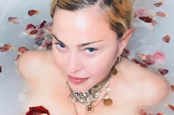 Голая Мадонна в ванне записала видео о коронавирусе