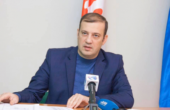 Նիկոլը նրանց փնտրում է, բայց չի գտնում