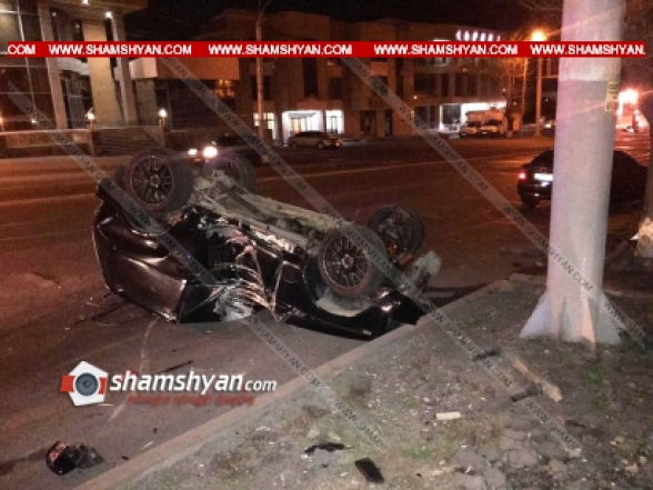 Երևանում 27-ամյա վարորդը Նիվայով բախվել է էլեկտրասյանն ու գլխիվայր շրջվել. կան վիրավորներ