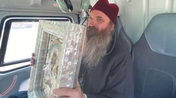 Հոգևորականը ուղղաթիռով օրհնել է Թբիլիսին