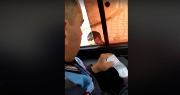 Հելել ես հեծանիվ քշելո՞ւ․ տեսանյութ՝ գյումրեցի փոքրիկի և ոստիկանի մասնակցությամբ