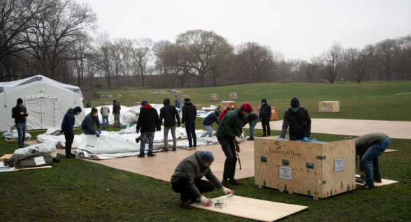 В Центральном парке Нью-Йорка строят полевой госпиталь для больных коронавирусом