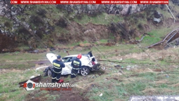 Կոտայքի մարզում 33-ամյա վարորդը Hyundai-ով «Արծվի թևերի» մոտ բախվել է արգելապատնեշներին և մի քանի մետր գլորվելով, հայտնվել ձորում