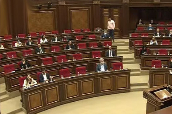 НС приняло в первом чтении поправки в закон «О правовом режиме чрезвычайного положения»