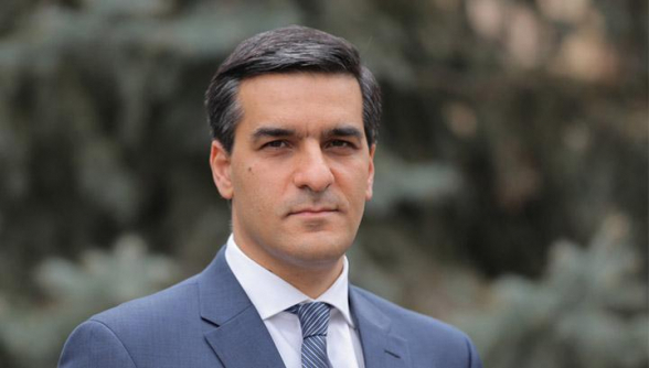 Չի նշանակում, թե վարակի կանխարգելման ու դրա տարածման դեմ պայքարի գործընթացները պետք է ստիպեն մոռանալ մարդու հիմնական ու այն էլ սահմանադրական իրավունքների և ազատությունների մասին