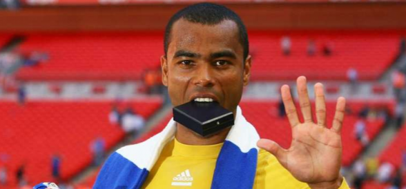 Անգլիայի հավաքականի նախկին պաշտպան Էշլի Քոուլը հարձակման է ենթարկվել դիմակներով անձանց կողմից