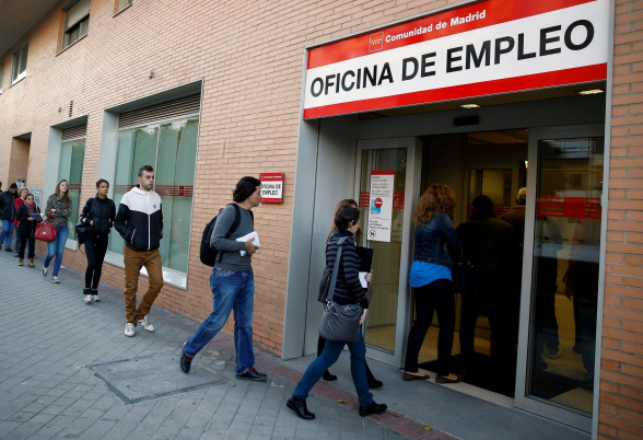 Почти 900 тысяч человек потеряли работу в Испании на фоне карантина