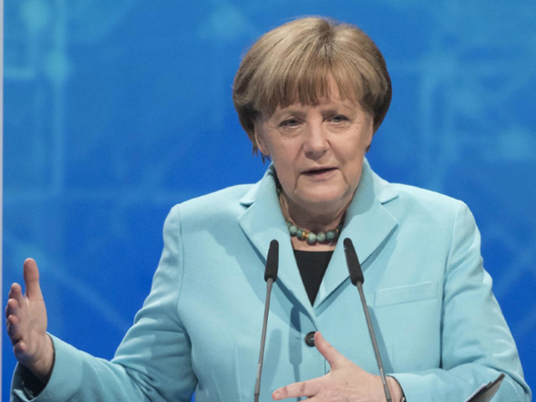 Меркель вышла на работу после двух недель изоляции