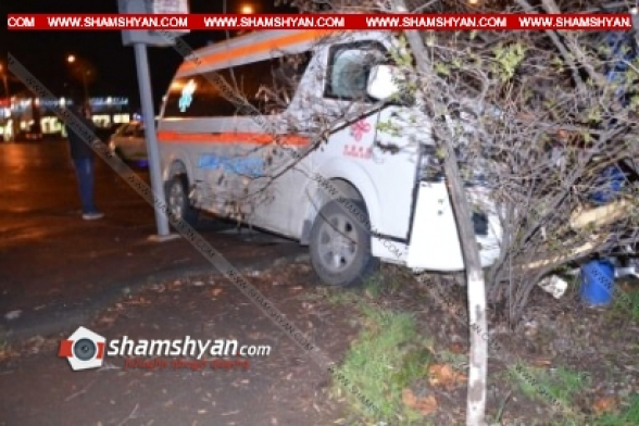 Երևանում վթարի է ենթարկվել կորոնավիրուսով հիվանդի տեղափոխող շտապօգնության ավտոմեքենան (տեսանյութ)