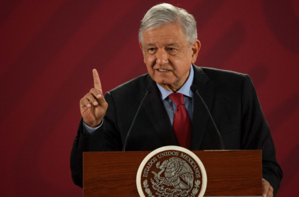 В Мексике чиновникам снизят зарплату и лишат премий из-за коронавируса