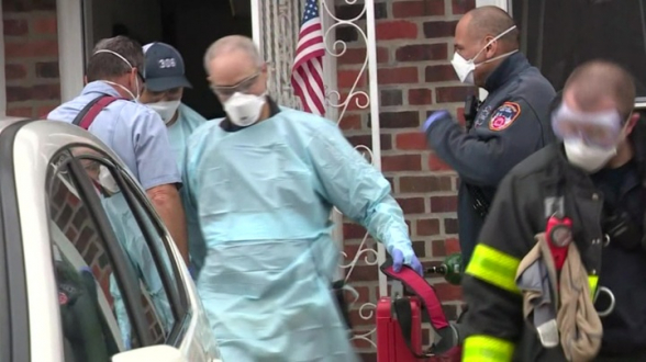 В США от коронавируса за сутки скончались 1736 человек