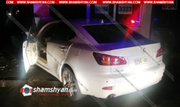 Երևանում 35–ամյա վարորդը Lexus-ով բախվել է Ավան վարչական շրջանի ղեկավարի աշխատավայրի շենքի պատին. կա վիրավոր