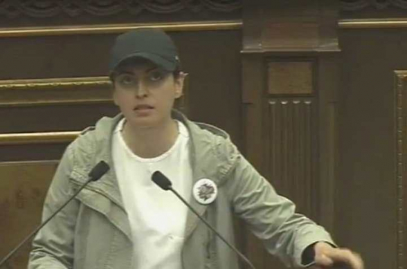 Լենա Նազարյանի այսօրվա մտքի փայլատակումը ժամանակին մարդկանց կողմից նրանց կուրորեն աջակցելու արդունքն է