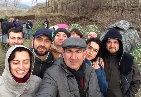 Կարո՞ղ է Գյումրիից Երևան ճանապարհը նրա համար են կտրել-անցել, որ «էժանով» ծառայեն ժողովրդին