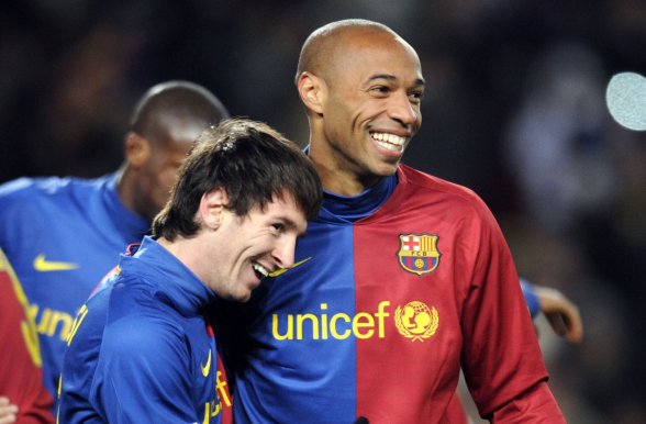 «Я не смел смотреть ему в глаза в раздевалке»: Месси вспомнил о переходе Анри в «Барселону»