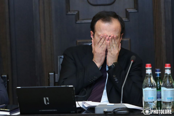 Ստացվում է, որ Թորոսյան Արսենի ձեռքը մի ամբողջ երկիր կրակն է ընկել