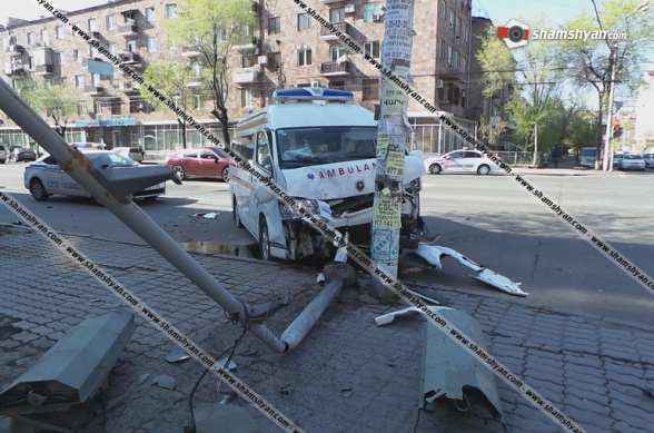 Երևանում բախվել են հիվանդ տեղափոխող շտապօգնության ավտոմեքենան ու Ford-ը. կա 6 վիրավոր