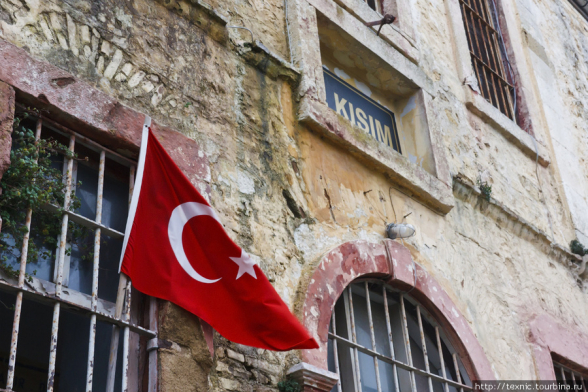 В Турции из-за коронавируса временно освободили около 90 тысяч заключенных