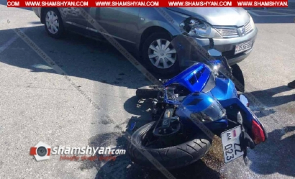 Երևանում բախվել են Nissan Tiida-ն ու Kawasaki Ninja մոտոցիկլը. կա վիրավոր (տեսանյութ)