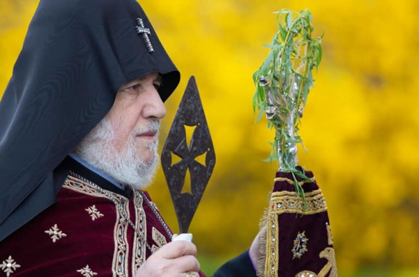 ՀՀ անկախությունից ի վեր այսպիսի սանձարձակ հարձակումների երբեք չէր ենթարկվել մեր Եկեղեցին. Ֆրանսիայի թեմի հոգևորականներ