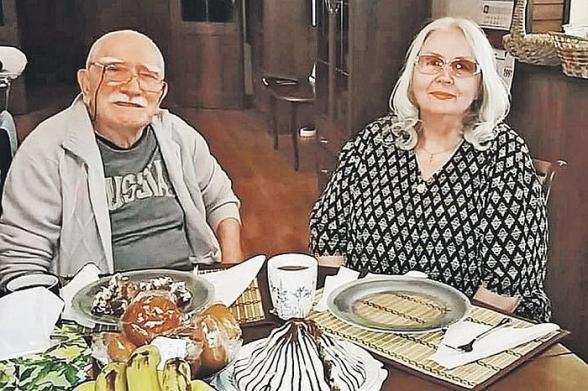 «Умрем рядом»: несмотря на коронавирус, экс-супруга Джигарханяна прилетела к нему из США