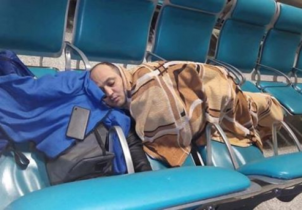 Մոսկվայի «Դոմոդեդովո» օդանավակայանում այս պահին գիշերում է 120-130 հայ․ նրանք այնտեղ գիշերել սկսել են ապրիլի 14-ից. ՀՅԴ Հայ Դատի Մոսկվայի գրասենյակի ղեկավար (լուսանկարներ)