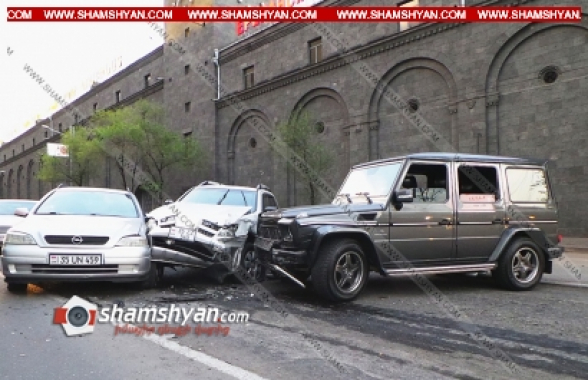 Երևանում բախվել են «յաշիկը», Mitsubishi-ն ու Opel-ը. կա վիրավոր (տեսանյութ)