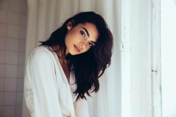 Невероятный Грэг Суэллс снял «дикую» красотку Рубину Ханзадян для обложки «Harpers Bazaar»