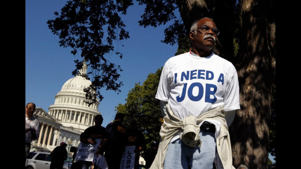 Около 43% жителей США потеряли работу или часть зарплаты
