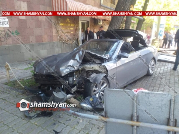 Երևանում բախվել են BMW-ն, Mercedes-ն ու Nissan-ը. BMW-ն ու Nissan-ն էլ հայտնվել են մայթին՝ կանաչ գազոնում. կան վիրավորներ (տեսանյութ)