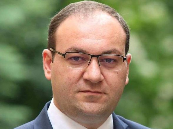 Арсен Бабаян требует привлечь к ответственности депутата Грачья Акопяна (видео)