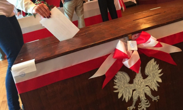 Парламент Польши принял закон о президентских выборах по почте