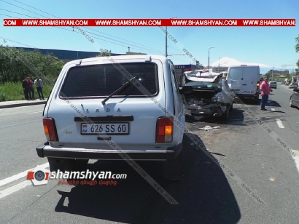 Երևանում բախվել են Mercedes-ը, Mercedes Sprinter-ն ու Нива-ն. կա վիրավոր