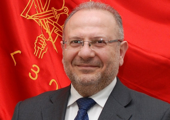 Այս աբսուրդի լուծումը արտահերթ խորհրդարանական ընտրությունների անցկացումն է