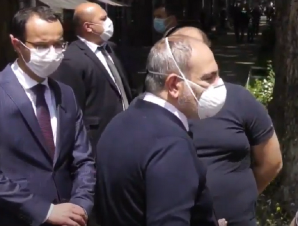 Նիկոլը կրկին քայլում է․ ոչ մի քաղաքացի նրան չբարևեց