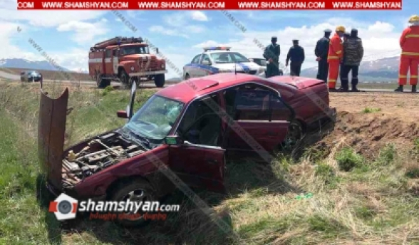 Արագածոտնի մարզում 60-ամյա վարորդը BMW-ով բախվել է հողաթմբին և հայտնվել ձորակում. կան վիրավորներ