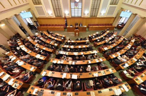 Парламент Хорватии объявил о самороспуске