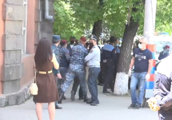 Բերման ենթարկեցին «Ադեկվադ»-ի անդամներին (տեսանյութ)