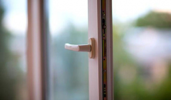 Երևանում Հնդկաստանի 30-ամյա քաղաքացին ցած է նետվել պատուհանից. նրա առողջական վիճակը կայուն ծանր է